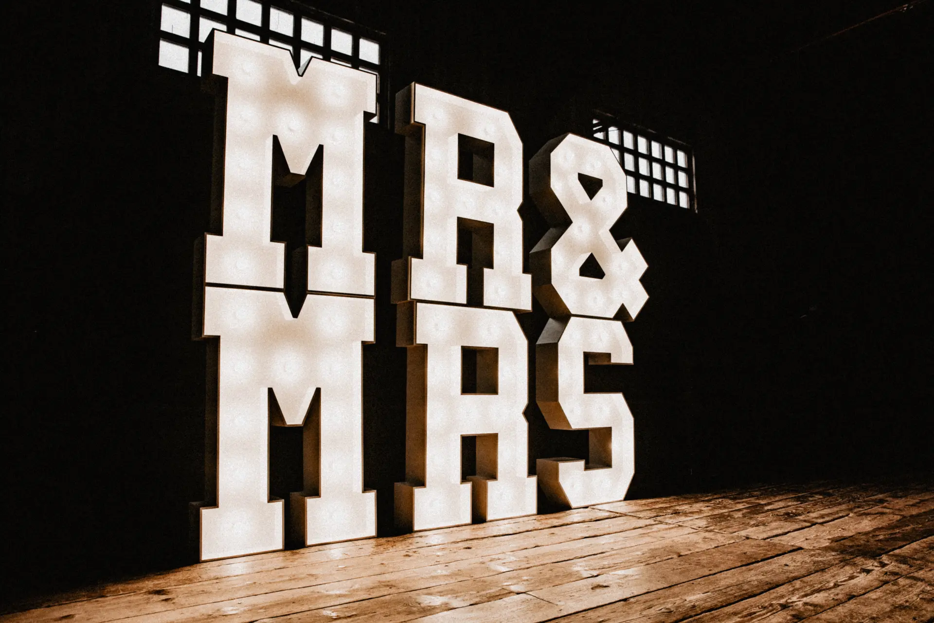 MR & MRS Leuchtbuchstaben Hamburg